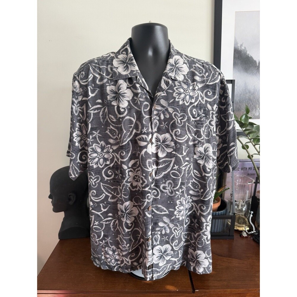 Tommy Bahama Men's Large Black White Floral Pattern Silk Button Up Shirt Aloha
